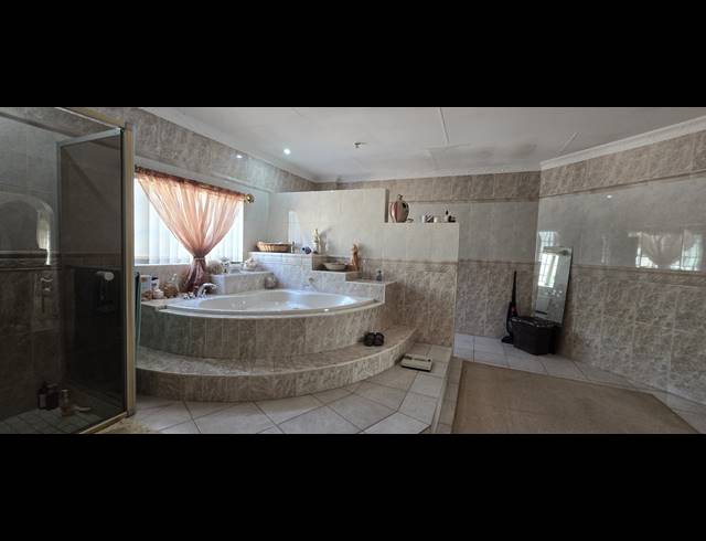 6 BEDROOM FREEHOLD FOR SALE IN AMANDASIG